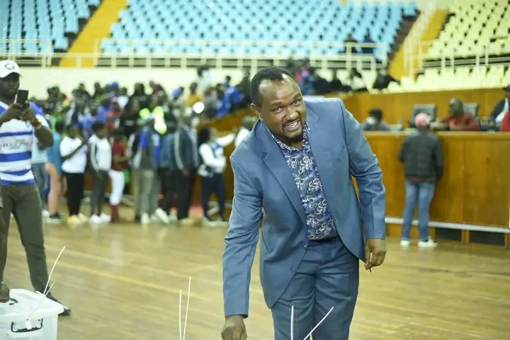 AFC Leopards chairman Dan Shikanda casts his vote at Moi Stadium, Kasarani during the club elections.