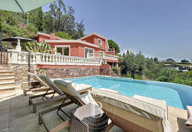 Villa avec piscine et terrasse 6