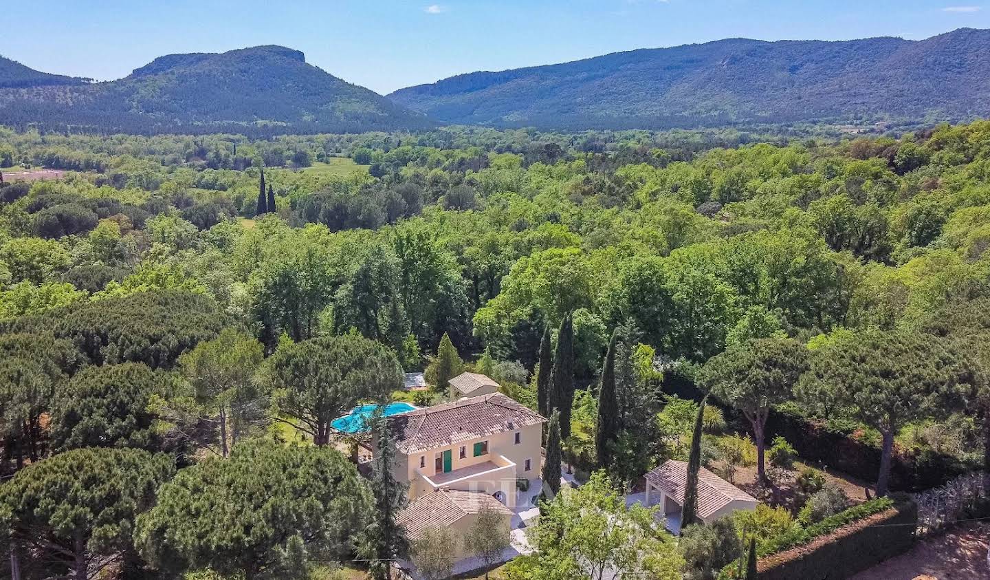 Villa with pool Bagnols-en-Forêt