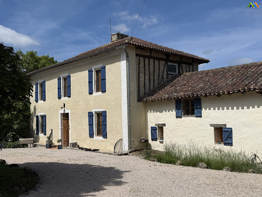 Prestige house for sale in Seissan (32260) - Country house with blue shutters