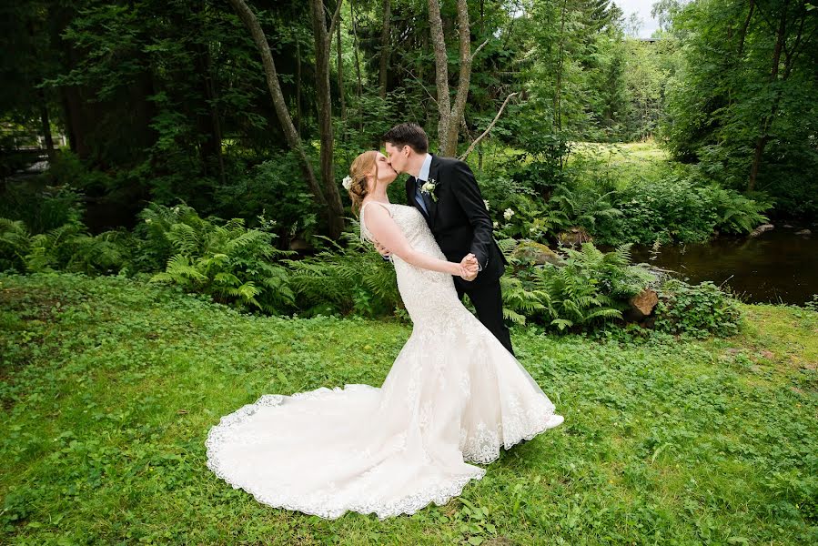 Fotógrafo de casamento Lasse Lehto (valokuvaaja). Foto de 7 de outubro 2023