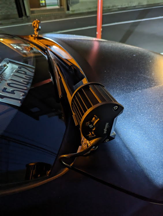 エクストレイルのエクストレイルT32・AUXBEAM・ワークライト取り付け・ワークライト・ボンネットライトに関するカスタム事例の投稿画像2枚目