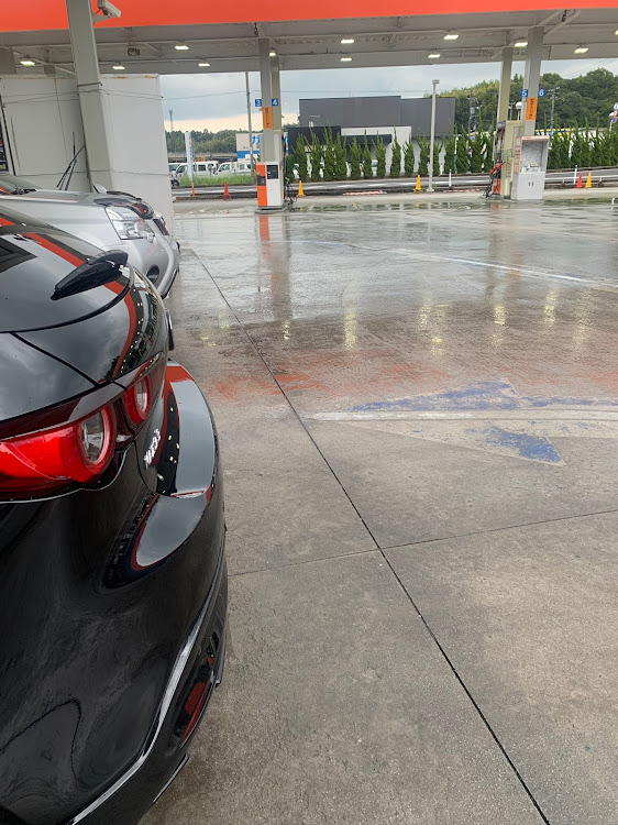 MAZDA3のオフ会・写真って難しい・MAZDA3・牛骨ラーメンに関するカスタム事例の投稿画像5枚目