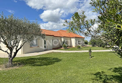 Villa with pool and terrace 3