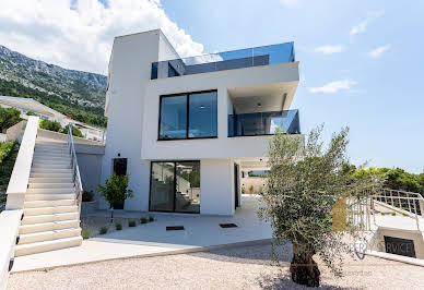 House with pool and terrace 5