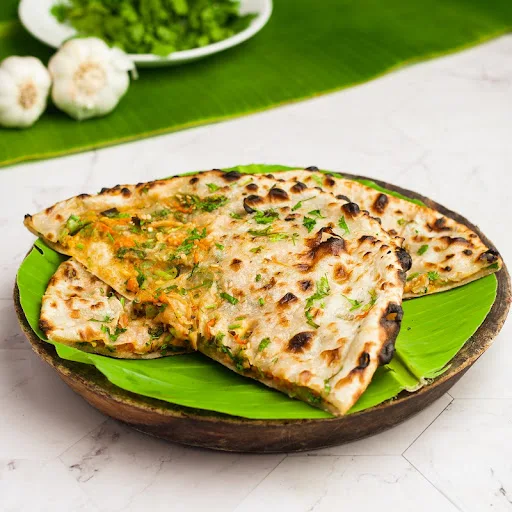 Stuffed Kulcha Paneer / Veg