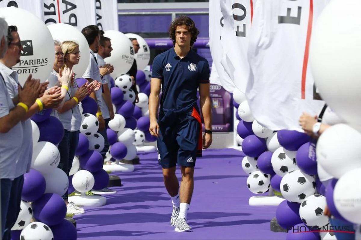 Gewezen Anderlecht-speler haalt scherp uit: "Door Svilar verloor ik twee jaar van mijn carrière"