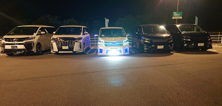 ヴェルファイアのプチオフ会・集まりは楽しい・アルヴェルに関するカスタム事例の投稿画像12枚目
