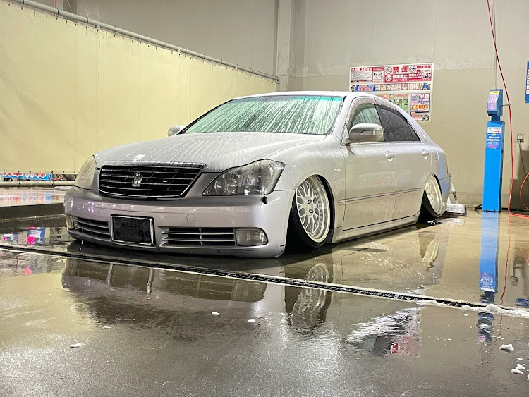 クラウンアスリートのDIY・ホイール交換・18クラウン・シャコタン？・車高調に関するカスタム事例の投稿画像1枚目
