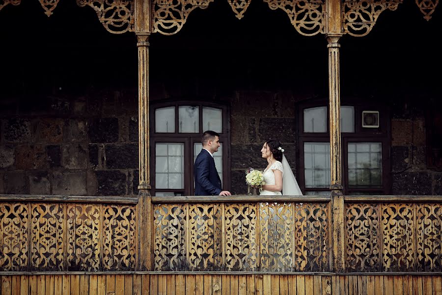 Fotógrafo de casamento Karen Ogannisyan (karenhovhannisya). Foto de 9 de março 2017