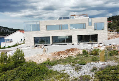 House with pool and terrace 4