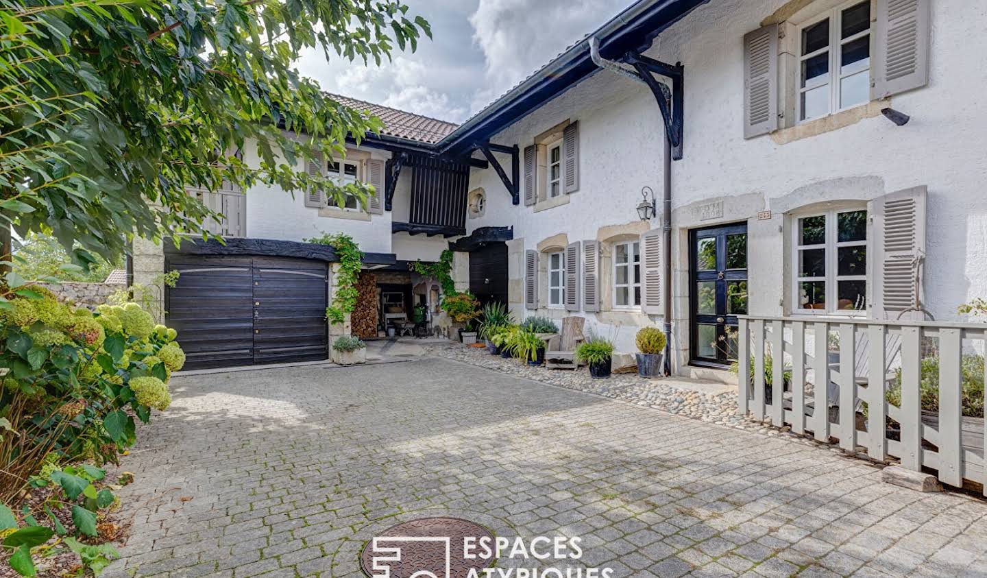 House with terrace Saint-Jean-de-Gonville