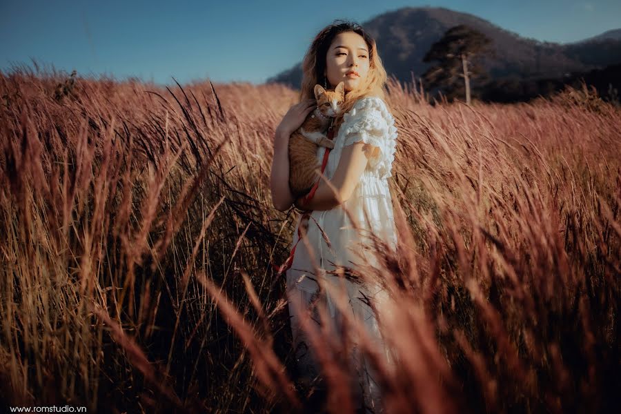 Fotógrafo de casamento Phạm Viết Phi (romstudios). Foto de 7 de setembro 2022