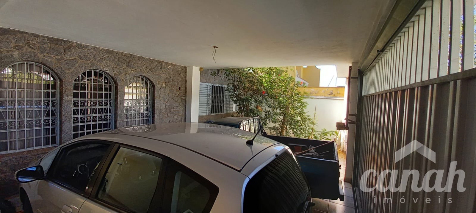 Casa à venda com 3 quartos, 195m² - Foto 2
