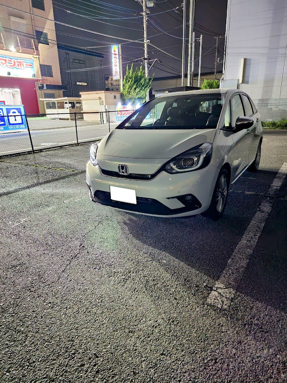 フィットの武蔵野フーズ所沢工場・自宅の駐車場に関するカスタム事例の投稿画像1枚目