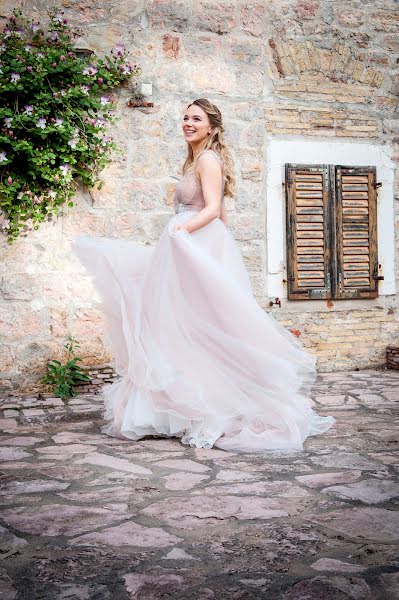 Fotógrafo de casamento Elena Nikolaeva (nikolaeva). Foto de 13 de fevereiro 2020