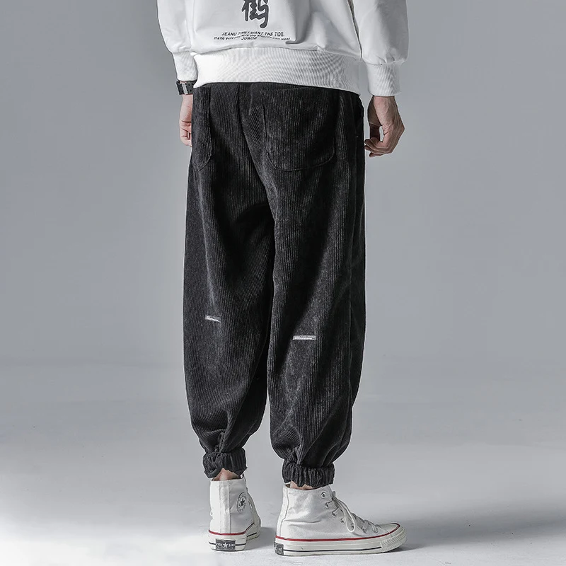 Sweatpants met gerimpelde pijpen. Comfort en stijl in één. Perfect voor vrije tijd en sport. Ervaar maximale bewegingsvrijheid en een goede look.