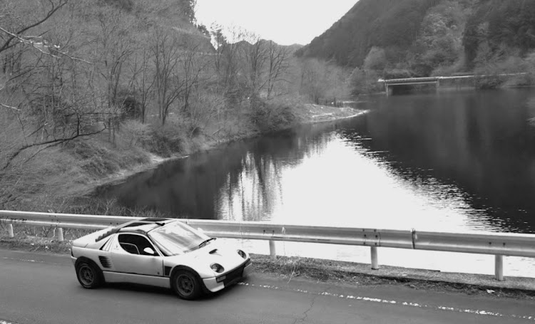 AZ-1のドライブ・湖畔・ガルウイング・スーパーカーに関するカスタム事例の投稿画像2枚目