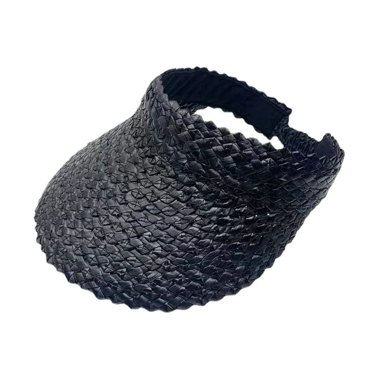 Chapeau de plage femme avec protection solaire, top-less. Bronzage parfait sans marques, profitez du soleil en toute sécurité et avec style.