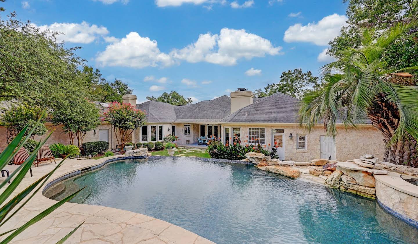 House with pool and garden West Lake Hills