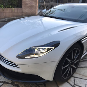 DB11 クーペ