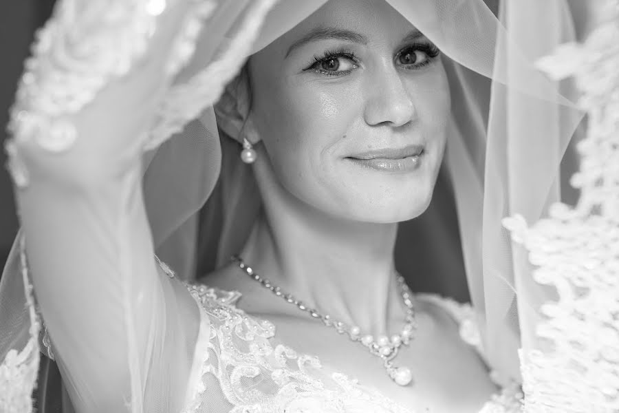 Fotografo di matrimoni Yanita Shumeyko (janita). Foto del 15 giugno 2020