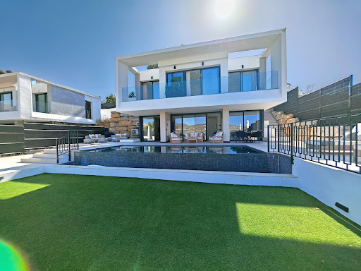 Villa with pool and terrace 1
