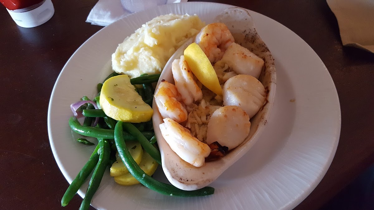 shrimp, crab and scallops