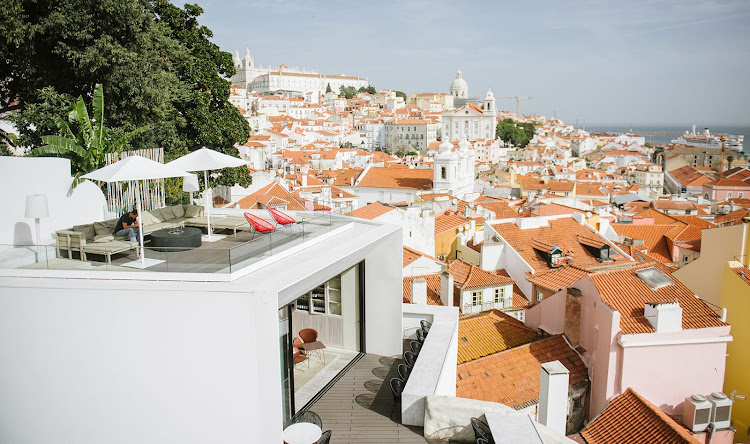 Memmo Alfama, terrace.