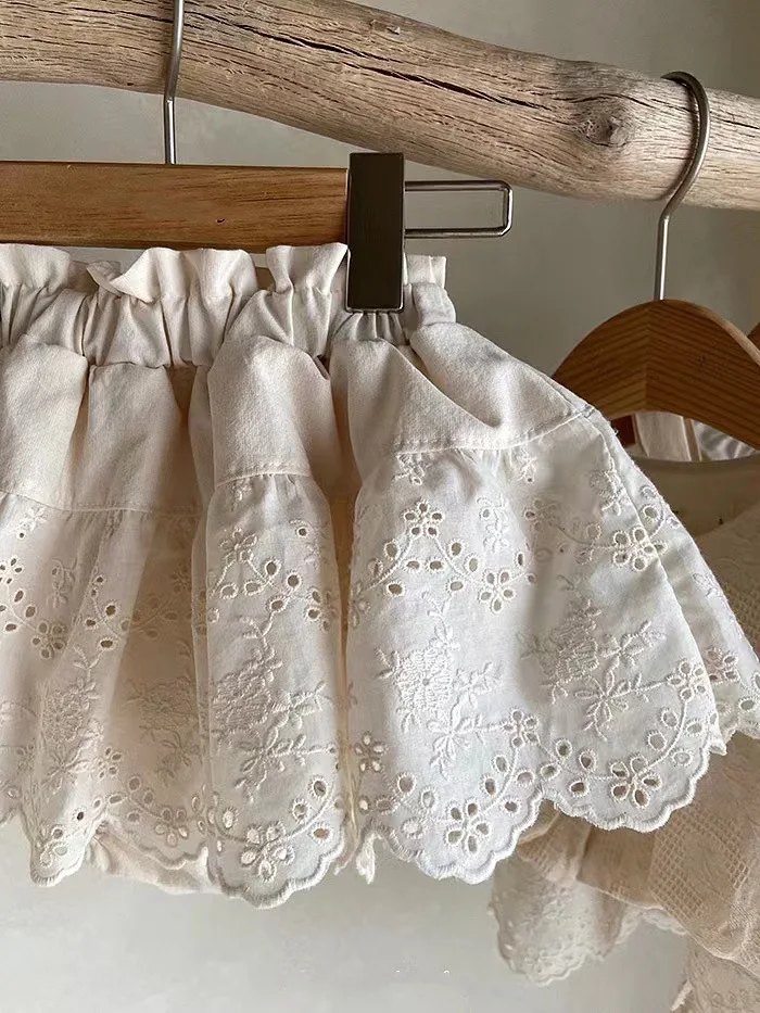 Bloomers de bebé princesa con volantes y bordados a máquina, falda-pantalón, adorables y cómodos para tu pequeña.