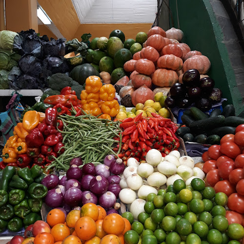 Mercado Iñaquito, sección Legumbres puesto N 102, Alfonso Pereira, Quito 170102, Ecuador