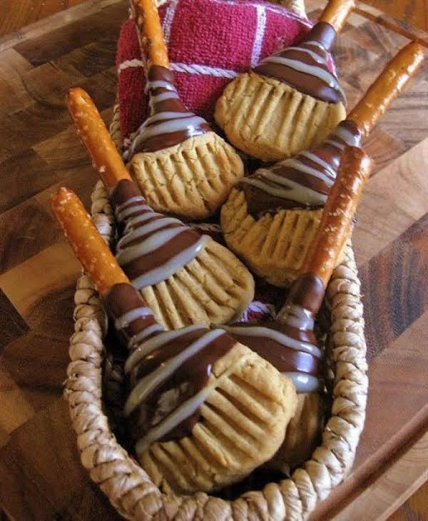 Witch's Broomstick Cookies_image