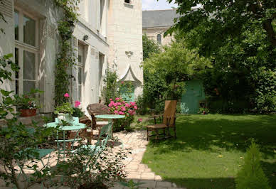 Hôtel particulier avec jardin 4