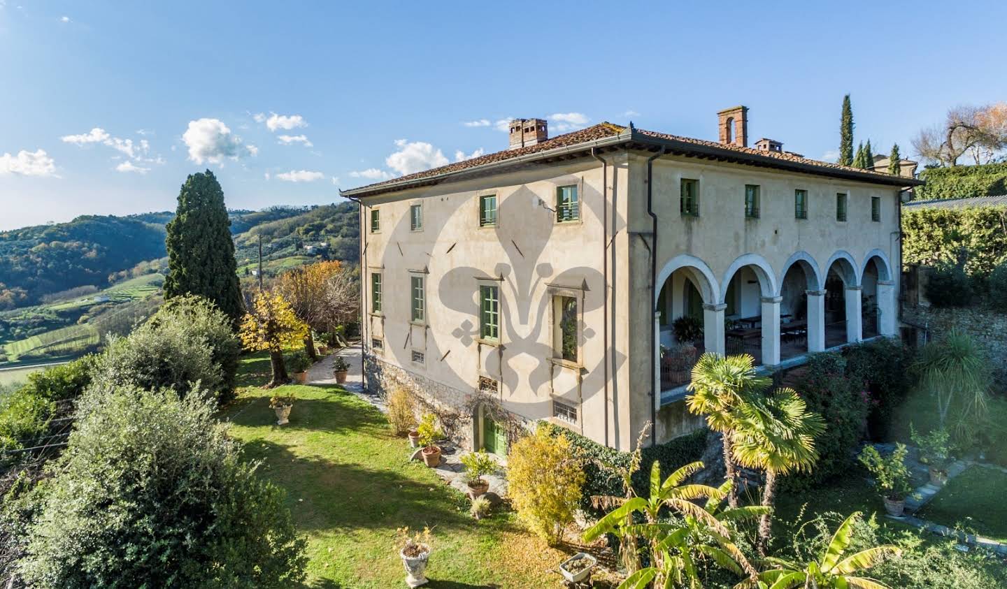 Villa with pool and garden Lucca