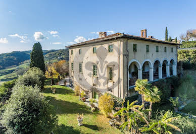 Villa with pool and garden 3