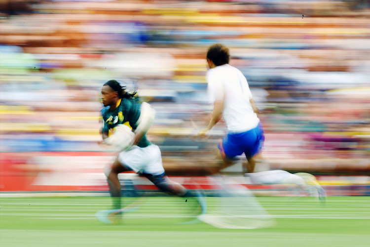 Branco du Preez of South Africa makes a break against France during day one of the 2019 Hamilton Sevens at FMG Stadium on January 26, 2019 in Hamilton, New Zealand.