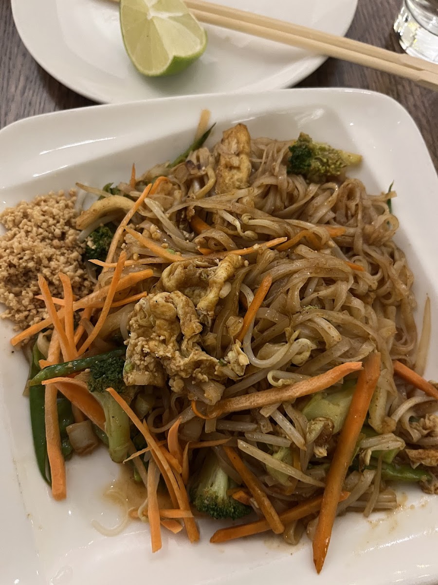 GF vegetable pad thai