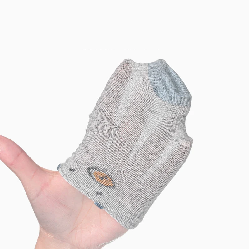 Boneless Summer Lace schattige pasgeboren babysokjes. Comfortabele, zachte sokken voor de zomer. Leuke kanten design voor kleine voetjes.