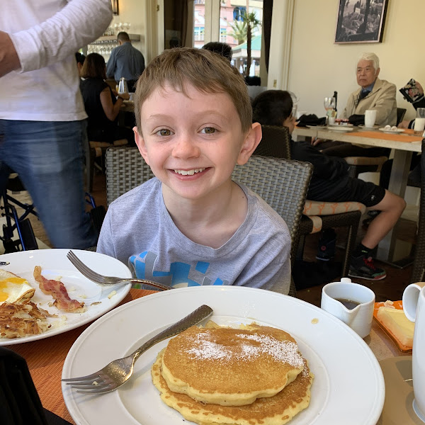 Fantastic, fluffy GF pancakes served by the most attentive staff. An excellent place for GF breakfast with lots of GF options at the buffet.