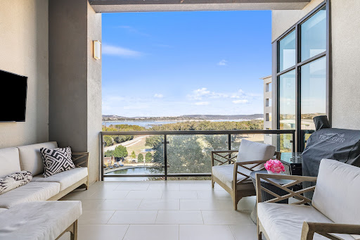 Apartment with pool 1