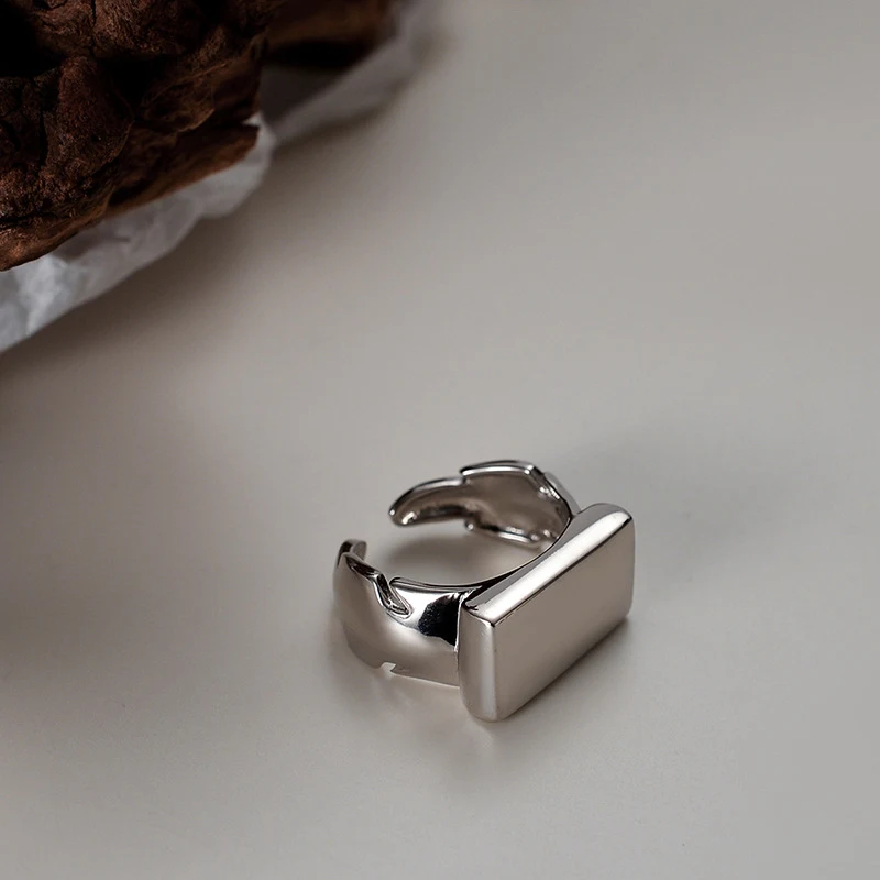Bague carrée en argent sterling S925 style coréen pour femme, simple et polie, design ouvert. Un bijou tendance et raffiné au quotidien.