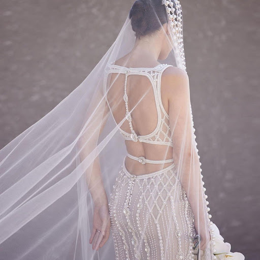 Title 5, Trailing Yarn Wedding Bridal Veil for a beautif...