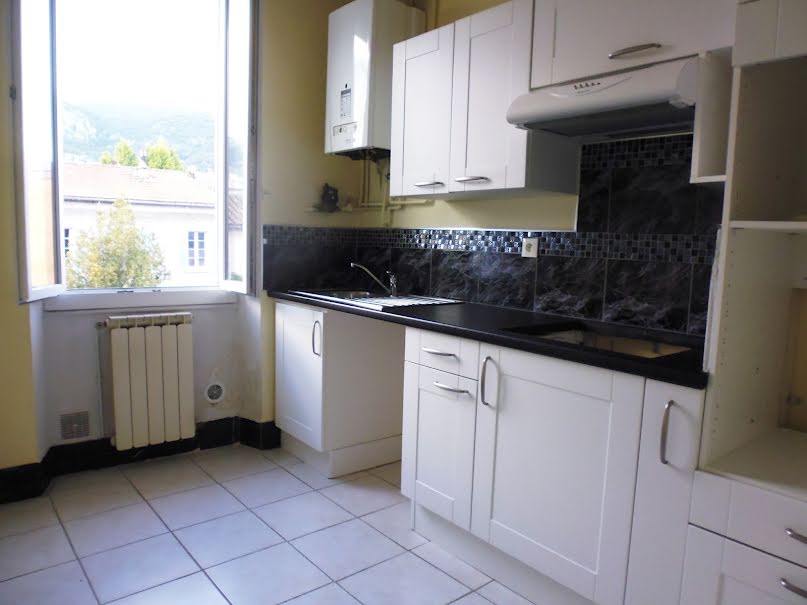 Location  appartement 3 pièces 63 m² à Toulon (83000), 715 €