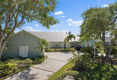 House with pool and garden 7