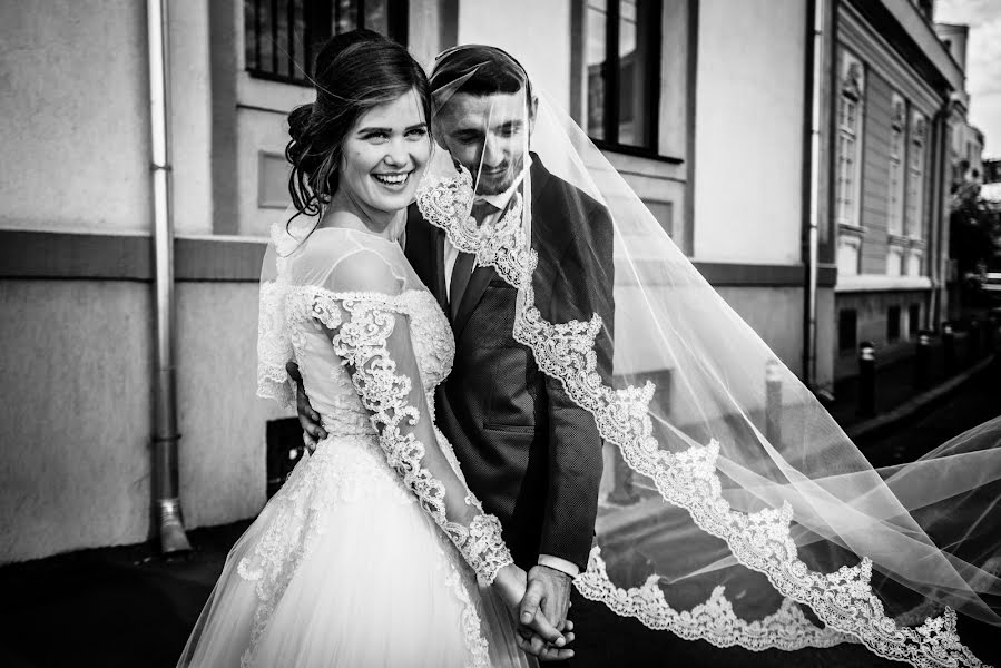 Wedding photographer Laurentiu Nica (laurentiunica). Photo of 9 October 2017