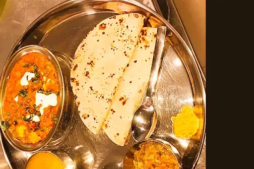 Matar Paneer [Full] With 4 Roti And Salad