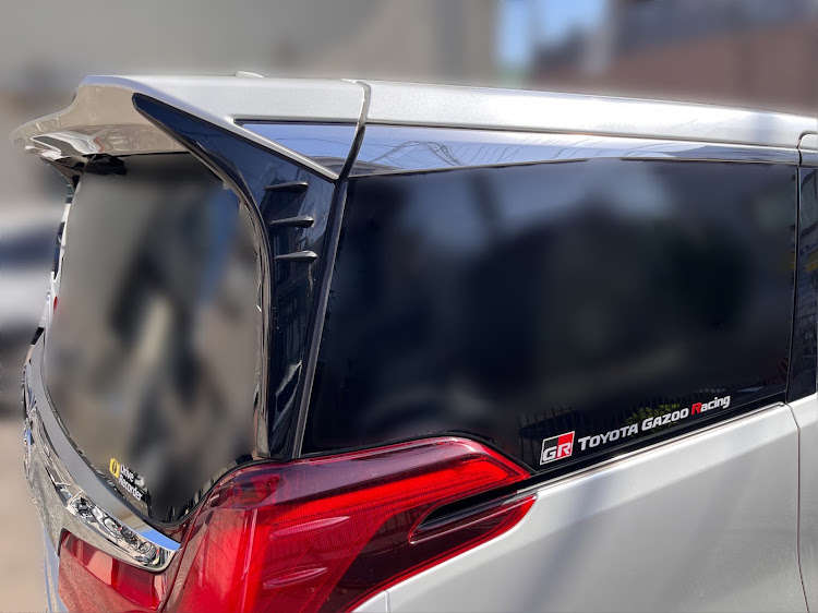 アルファードのAGH30改・GR ALPHARD・リヤウィンドウサイドスポイラー・エアロスタビライジングフィン・5月もよろしくお願いしますに関するカスタム事例の投稿画像8枚目