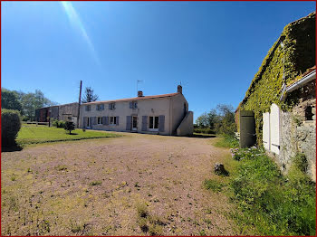 propriété à Saint-Etienne-du-Bois (85)