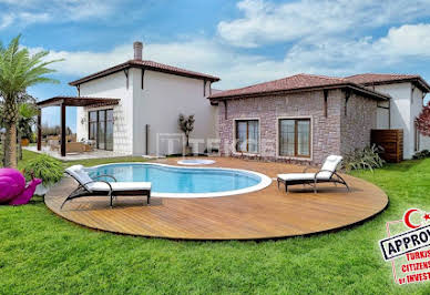 House with pool 20