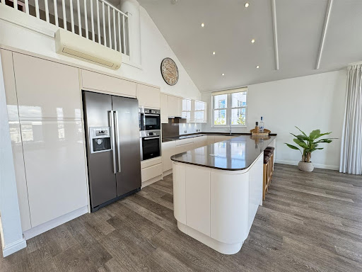 Appartement avec terrasse et piscine 4